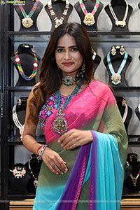 Naziya Khan Poses with Jewellery, HD Gallery