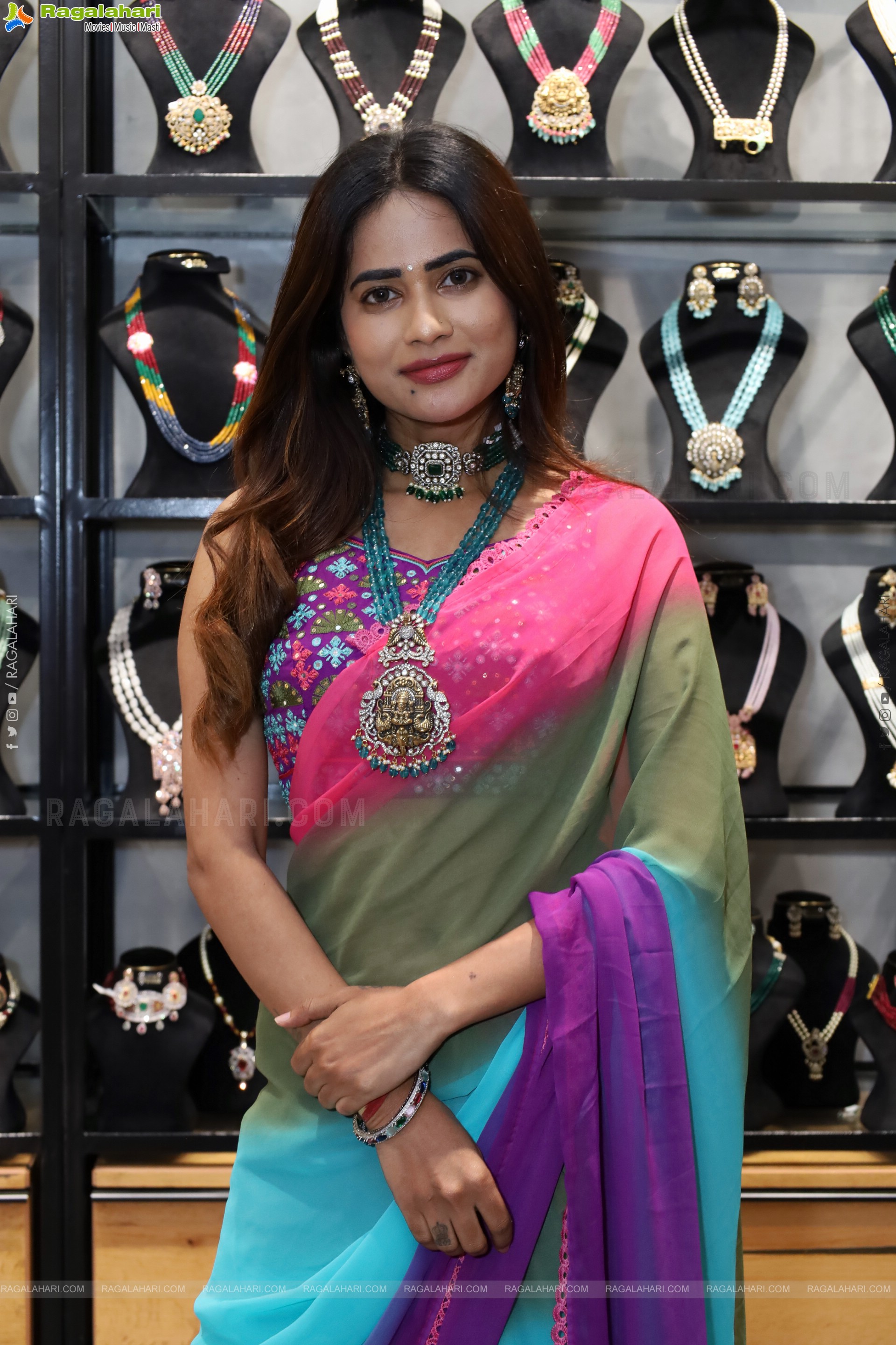 Naziya Khan Poses with Jewellery, HD Gallery