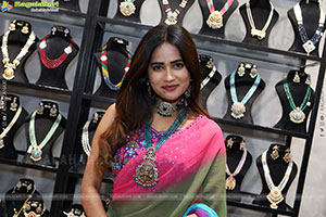 Naziya Khan Poses with Jewellery, HD Gallery