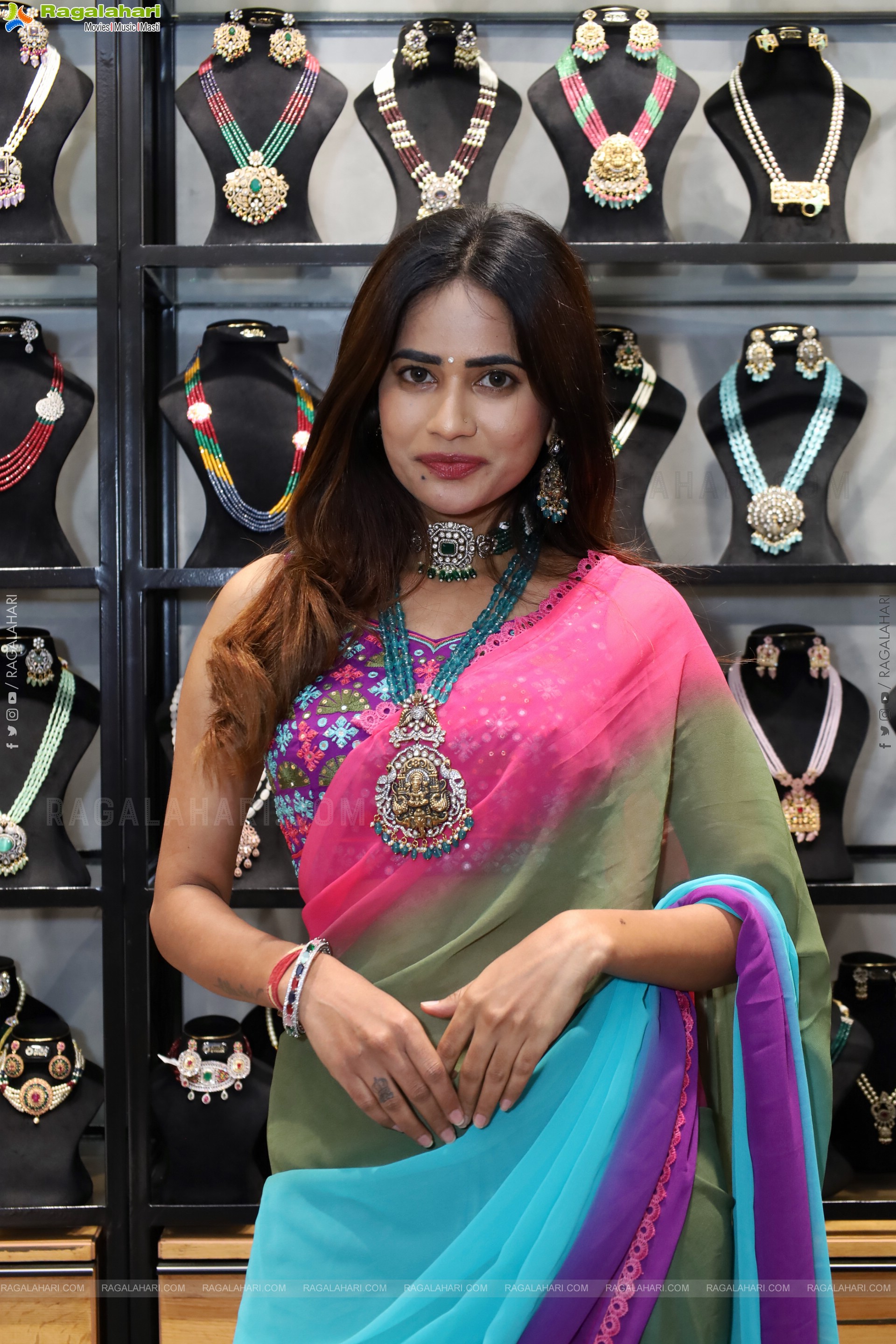 Naziya Khan Poses with Jewellery, HD Gallery