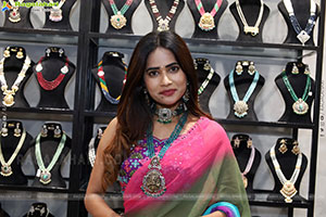 Naziya Khan Poses with Jewellery, HD Gallery