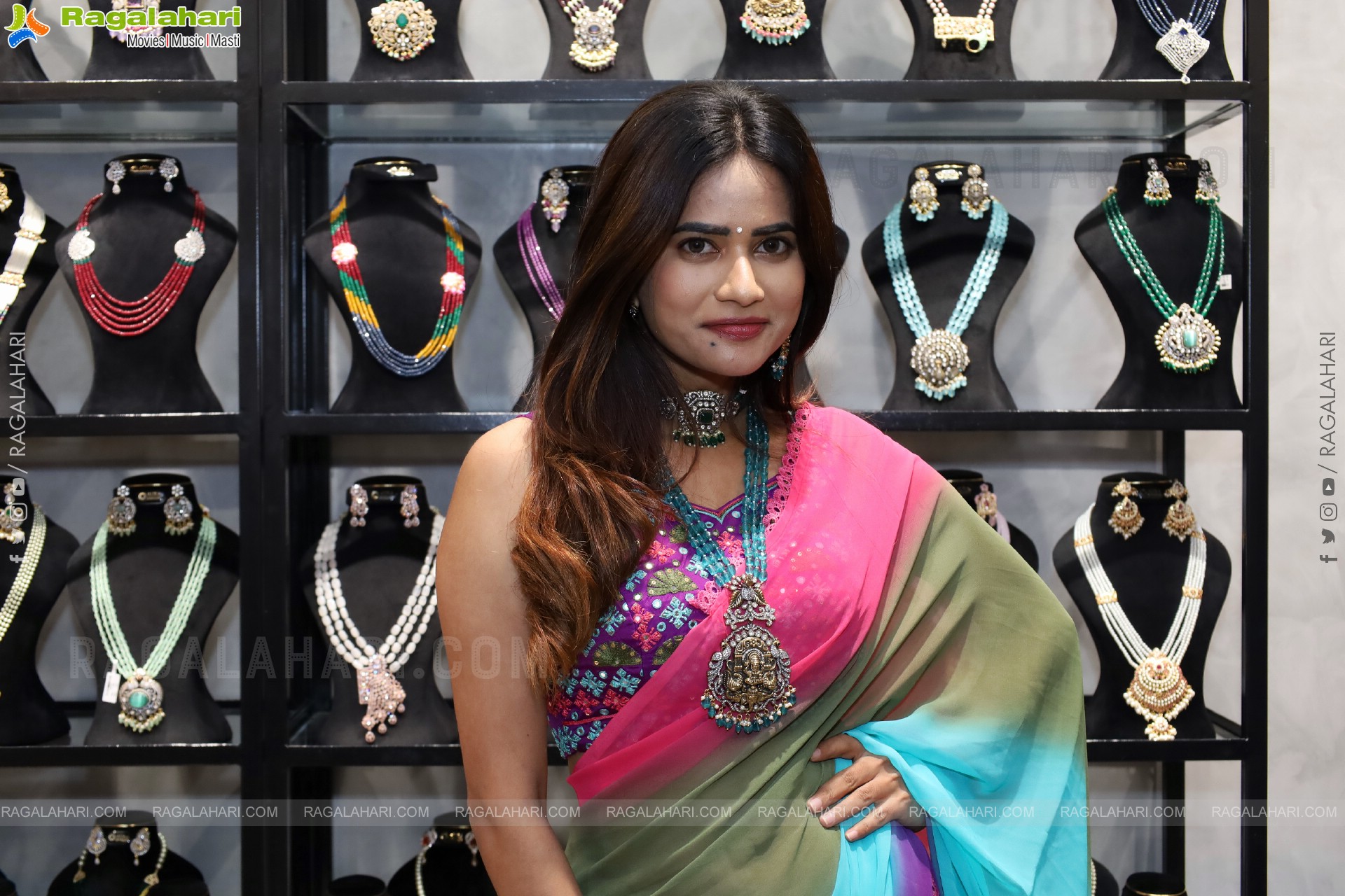 Naziya Khan Poses with Jewellery, HD Gallery