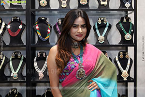 Naziya Khan Poses with Jewellery, HD Gallery