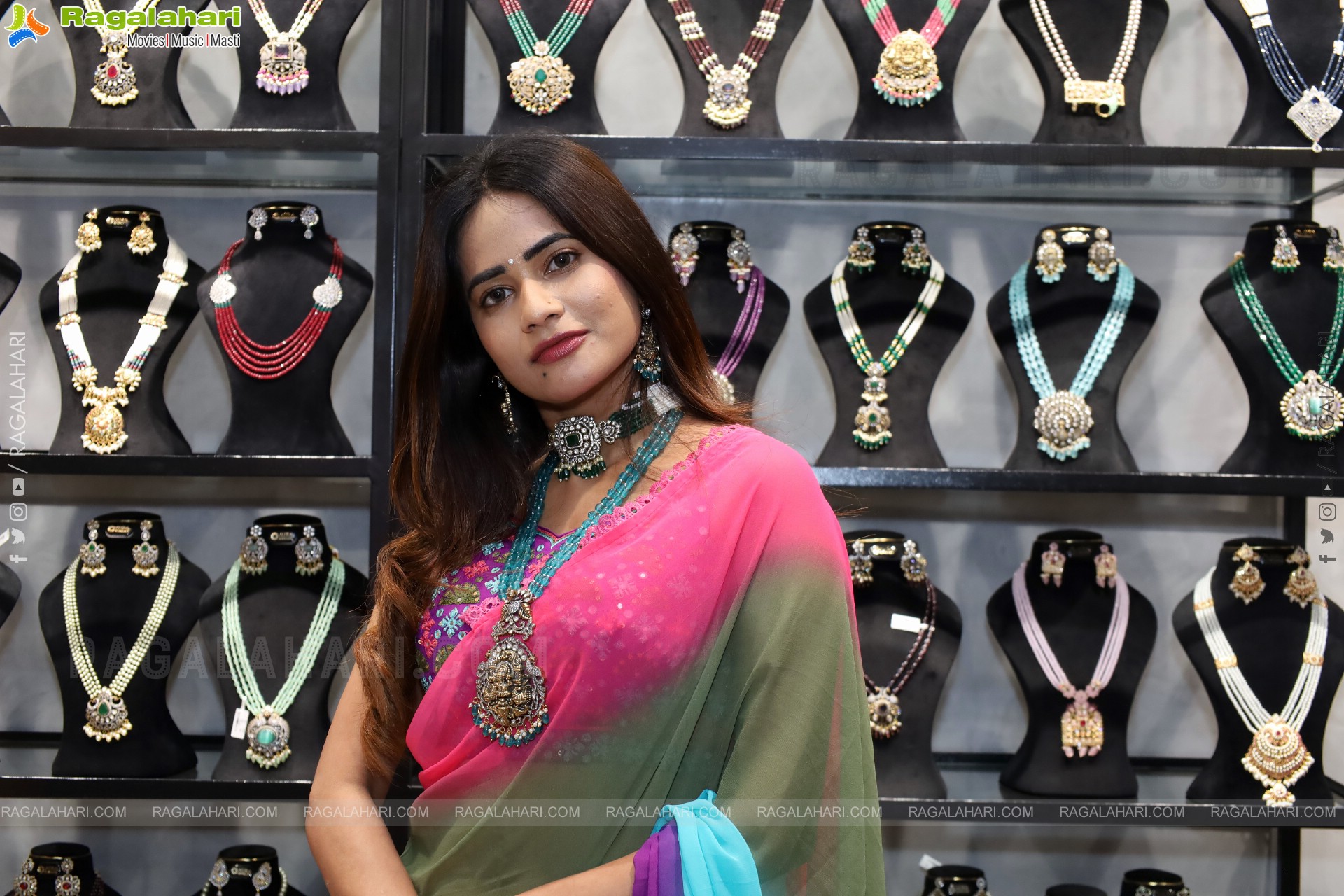 Naziya Khan Poses with Jewellery, HD Gallery