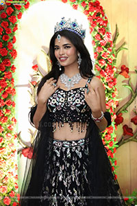 Urmila Chauhan in Black Anarkali Lehenga Choli, HD Gallery