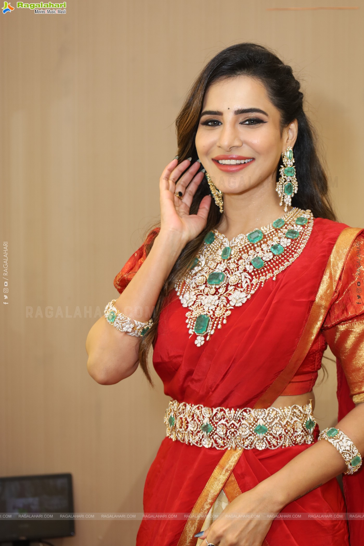 Ashu Reddy at Hi Life Jewels Launch Event, HD Gallery