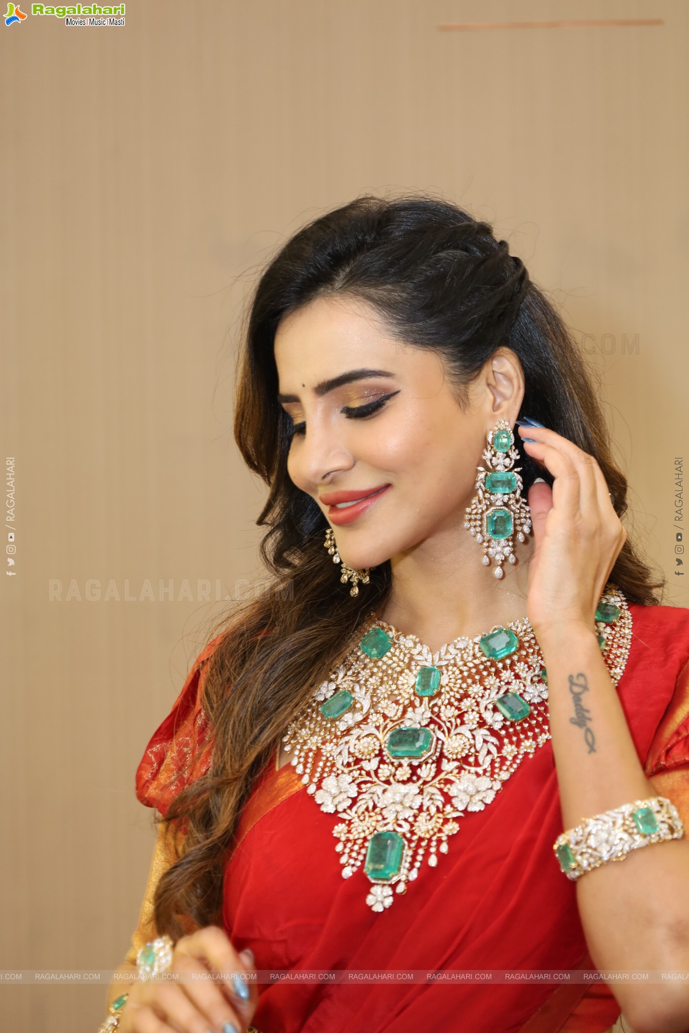 Ashu Reddy at Hi Life Jewels Launch Event, HD Gallery