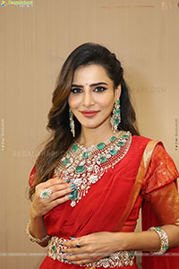 Ashu Reddy at Hi Life Jewels Launch Event, HD Gallery