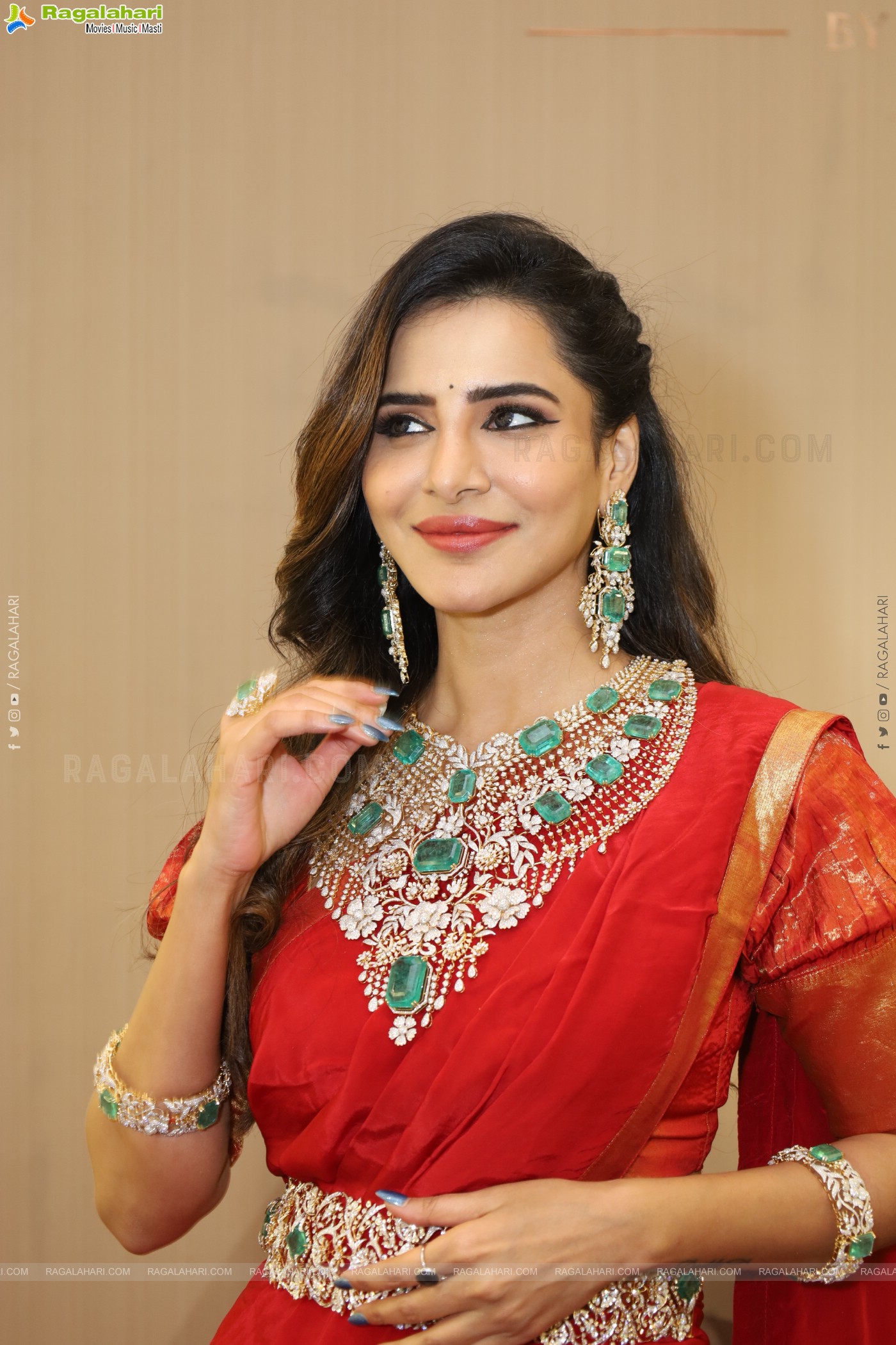 Ashu Reddy at Hi Life Jewels Launch Event, HD Gallery