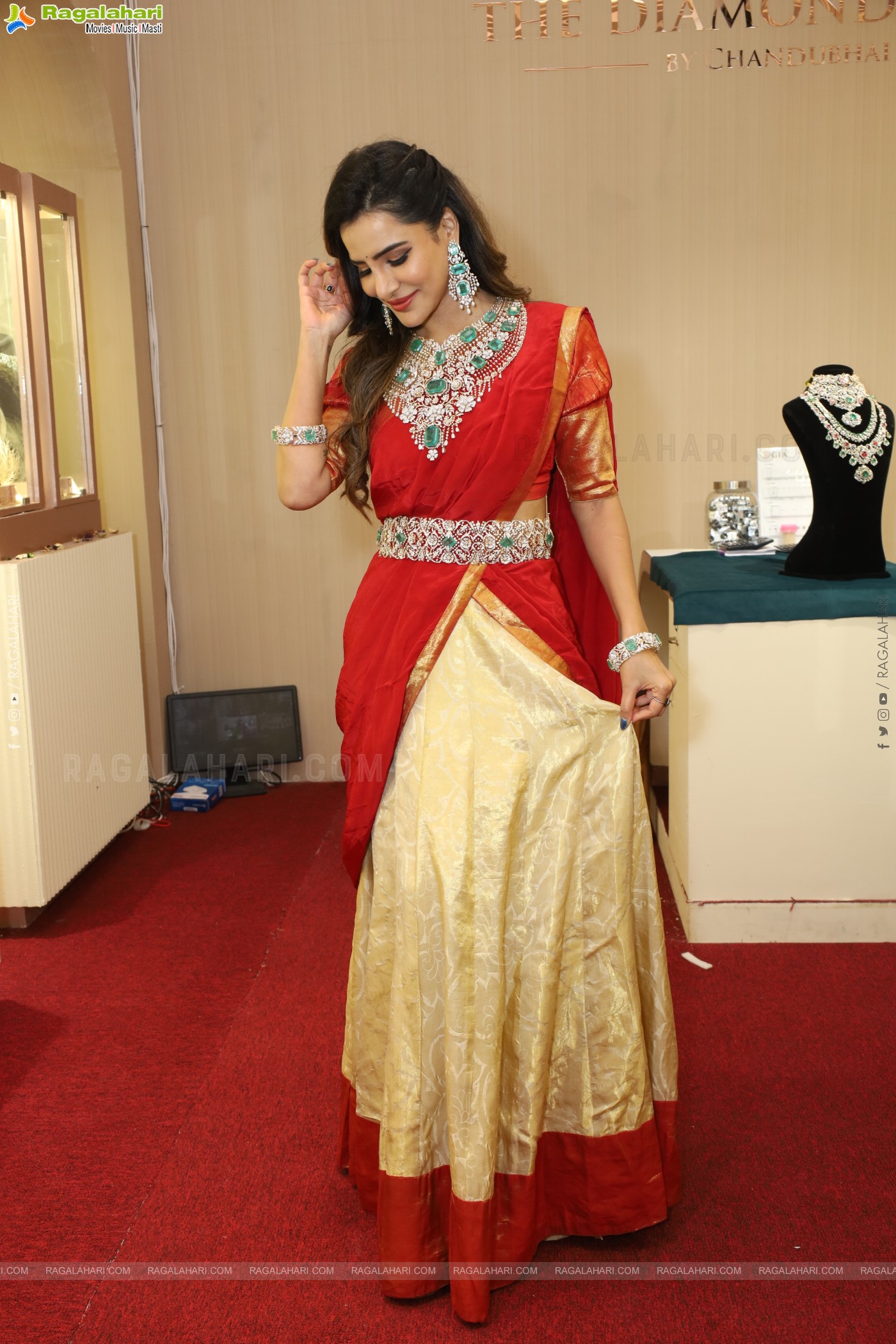 Ashu Reddy at Hi Life Jewels Launch Event, HD Gallery