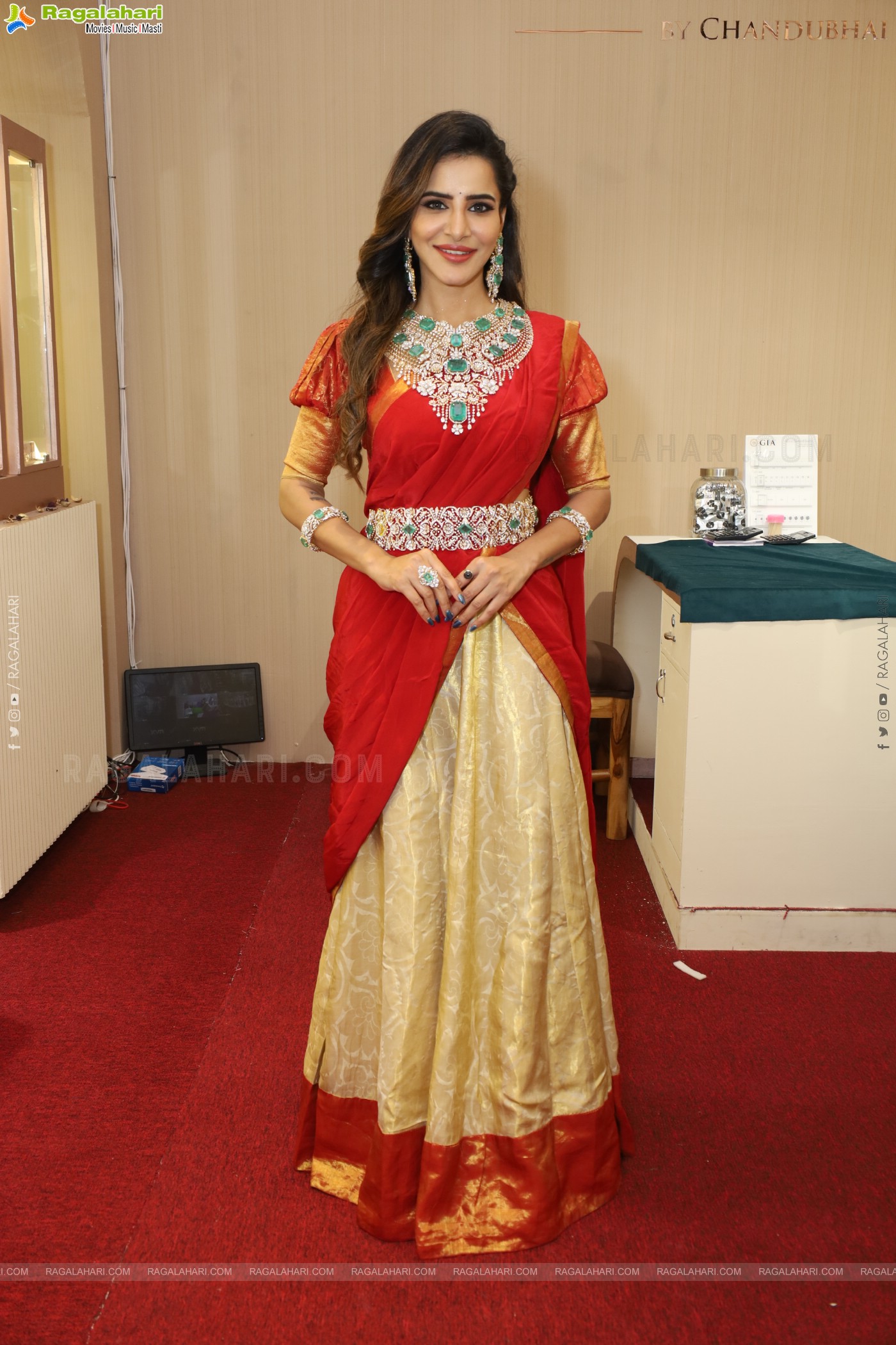 Ashu Reddy at Hi Life Jewels Launch Event, HD Gallery