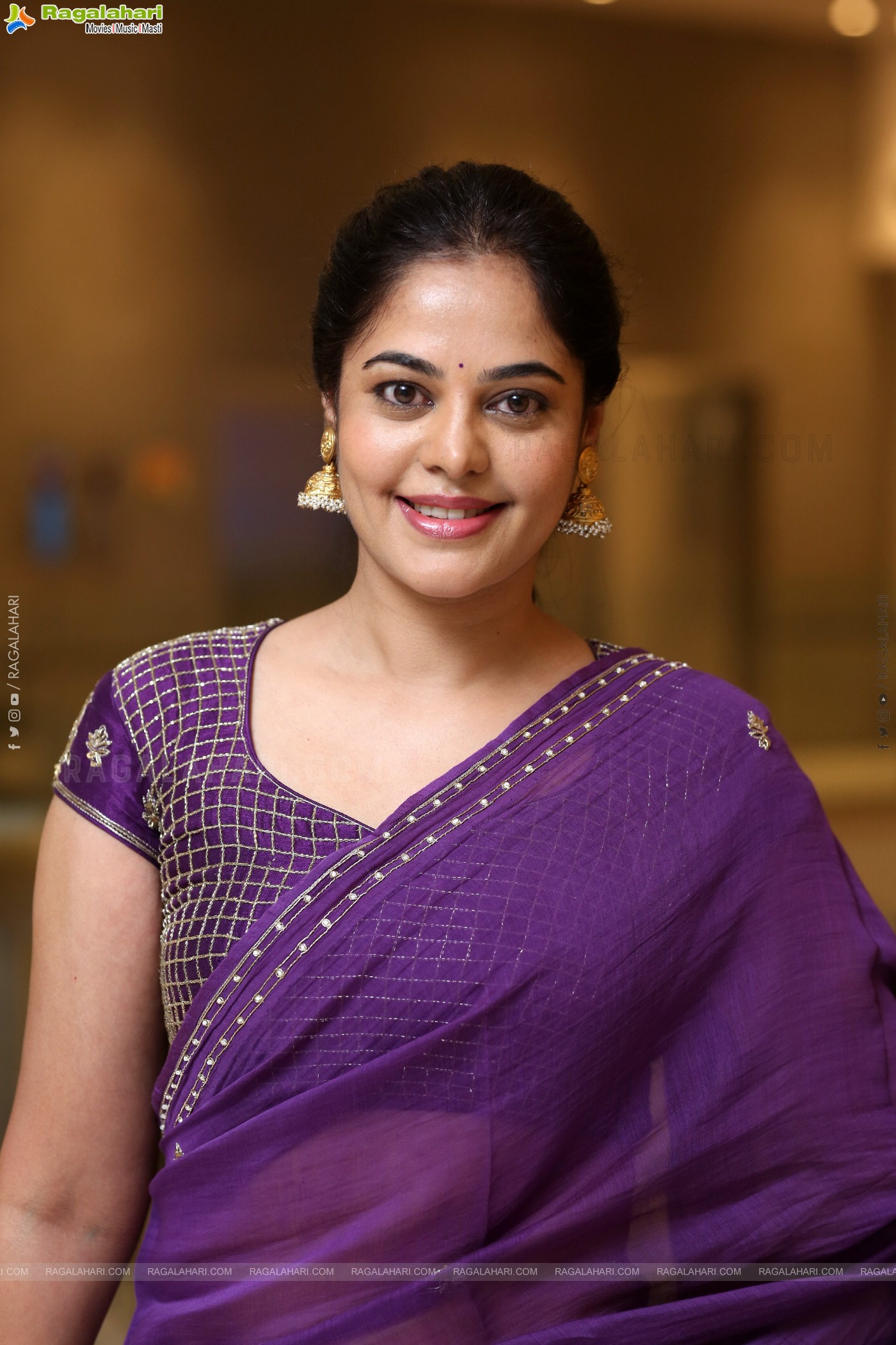 Bindu Madhavi at Dhandoraa Prerelease Event, HD Gallery