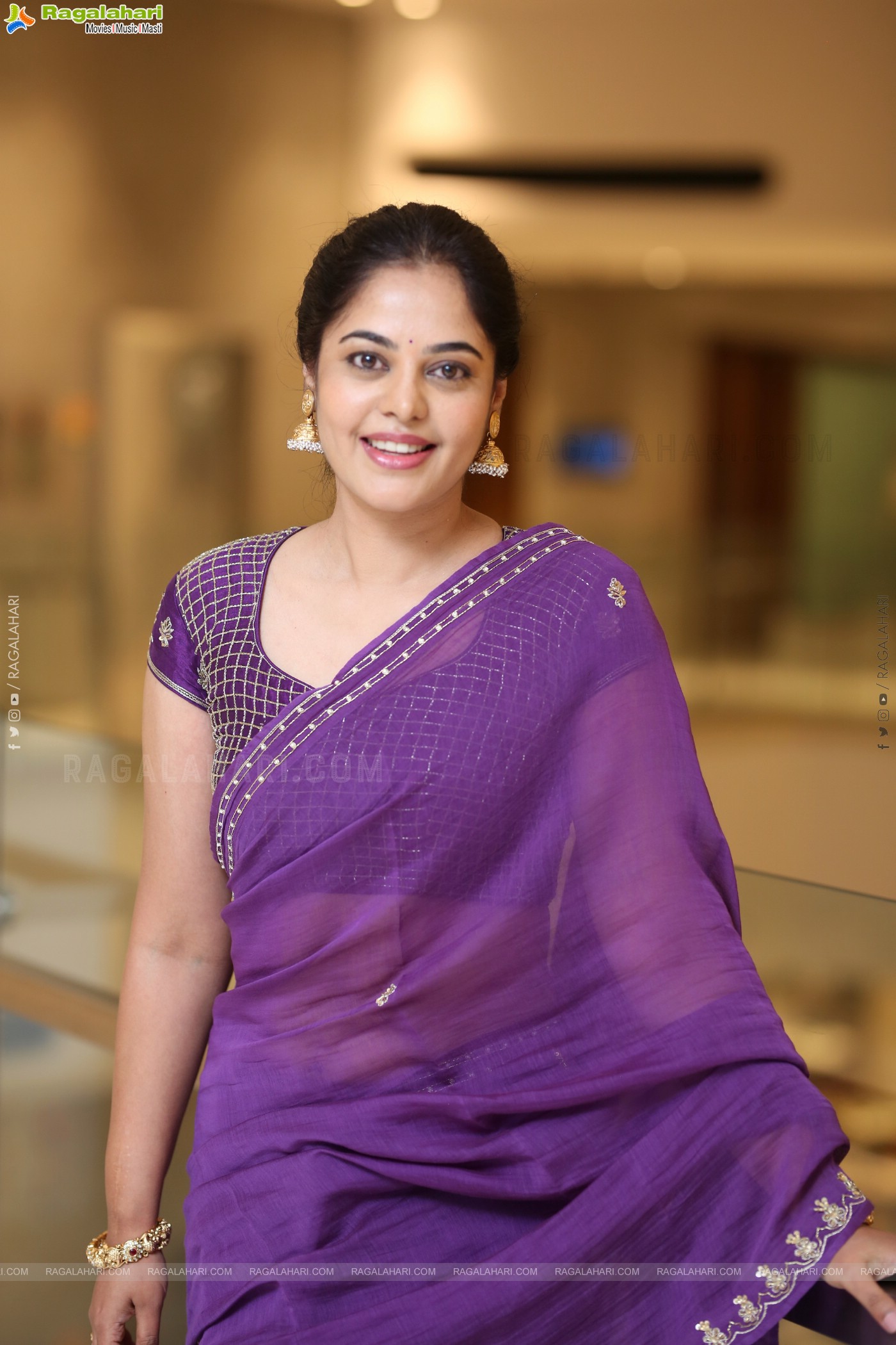 Bindu Madhavi at Dhandoraa Prerelease Event, HD Gallery