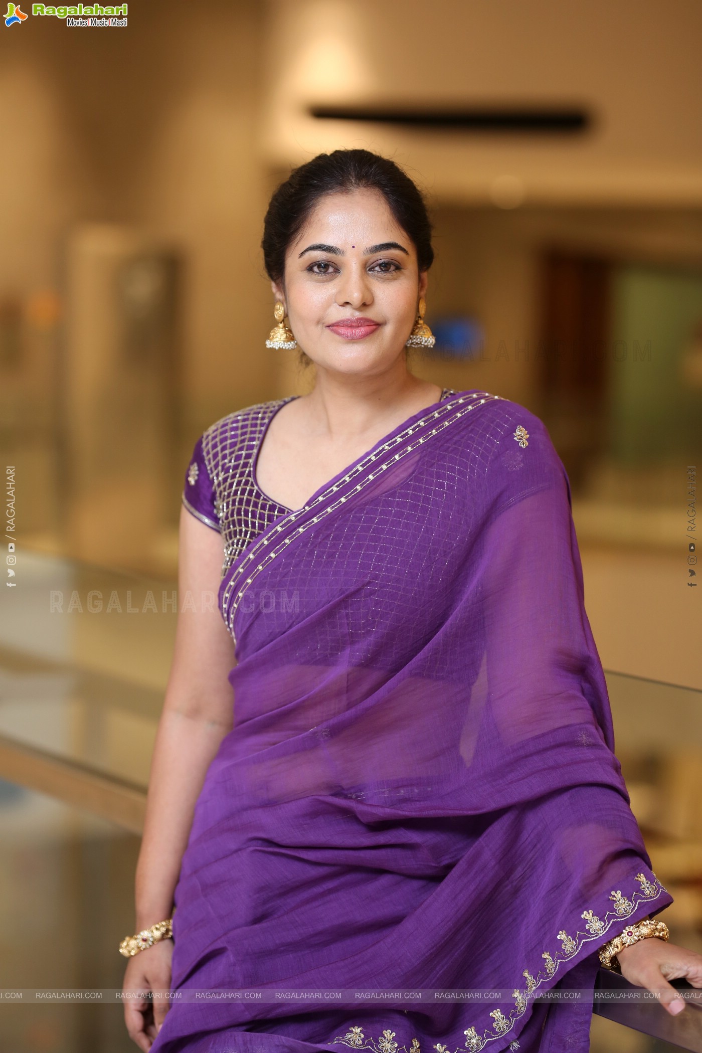 Bindu Madhavi at Dhandoraa Prerelease Event, HD Gallery