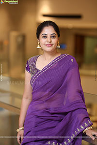 Bindu Madhavi at Dhandoraa Prerelease Event