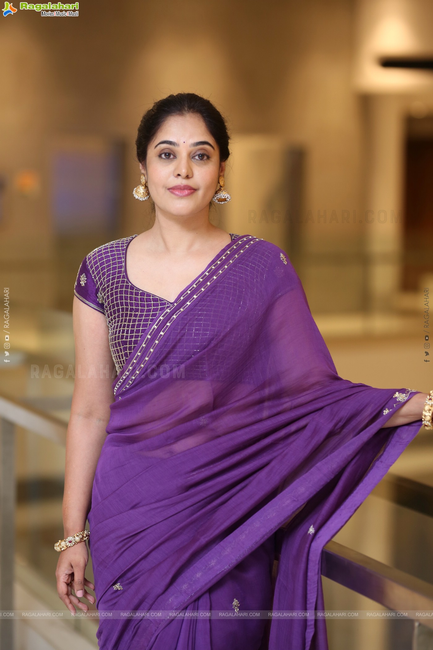 Bindu Madhavi at Dhandoraa Prerelease Event, HD Gallery