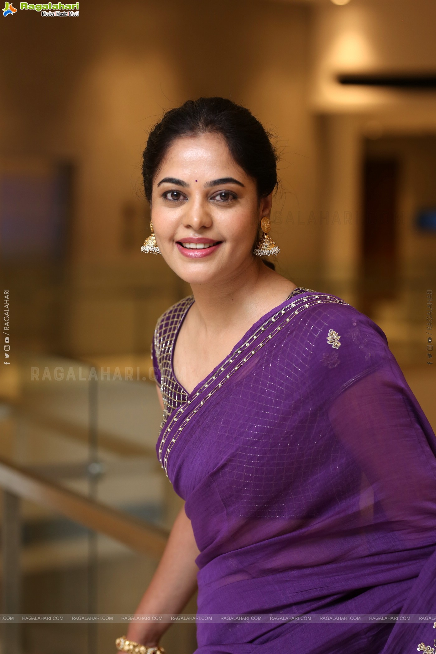 Bindu Madhavi at Dhandoraa Prerelease Event, HD Gallery