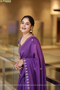 Bindu Madhavi at Dhandoraa Prerelease Event