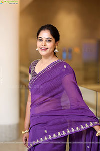 Bindu Madhavi at Dhandoraa Prerelease Event