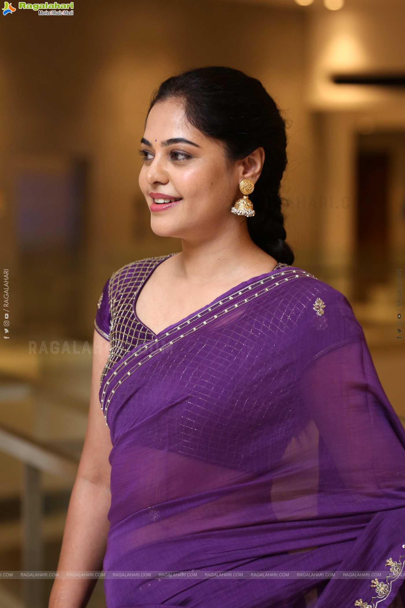 Bindu Madhavi at Dhandoraa Prerelease Event, HD Gallery