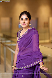 Bindu Madhavi at Dhandoraa Prerelease Event