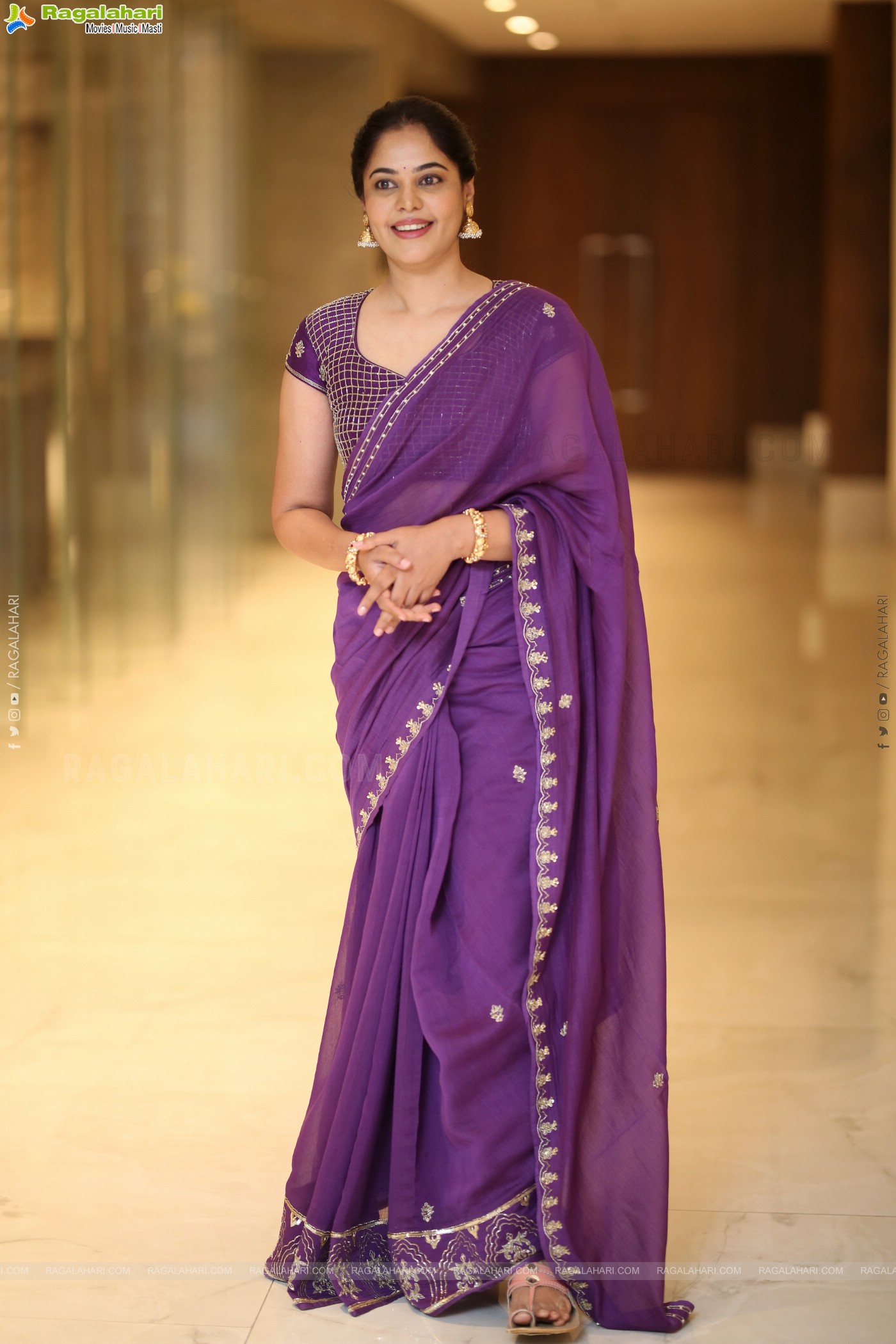 Bindu Madhavi at Dhandoraa Prerelease Event, HD Gallery