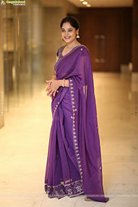 Bindu Madhavi at Dhandoraa Prerelease Event