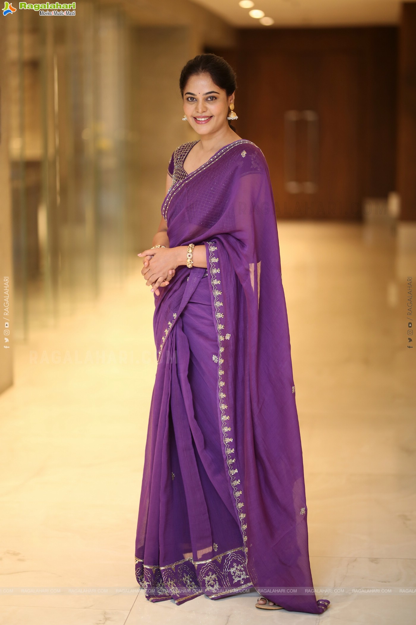 Bindu Madhavi at Dhandoraa Prerelease Event, HD Gallery