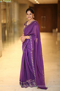 Bindu Madhavi at Dhandoraa Prerelease Event