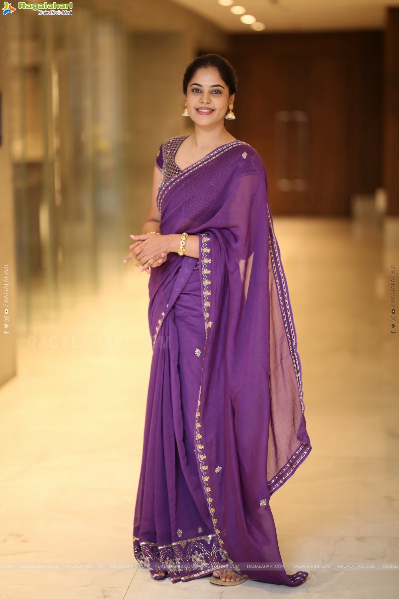 Bindu Madhavi at Dhandoraa Prerelease Event, HD Gallery