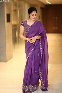 Bindu Madhavi at Dhandoraa Prerelease Event