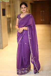 Bindu Madhavi at Dhandoraa Prerelease Event