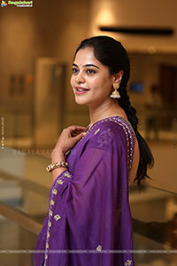 Bindu Madhavi at Dhandoraa Prerelease Event