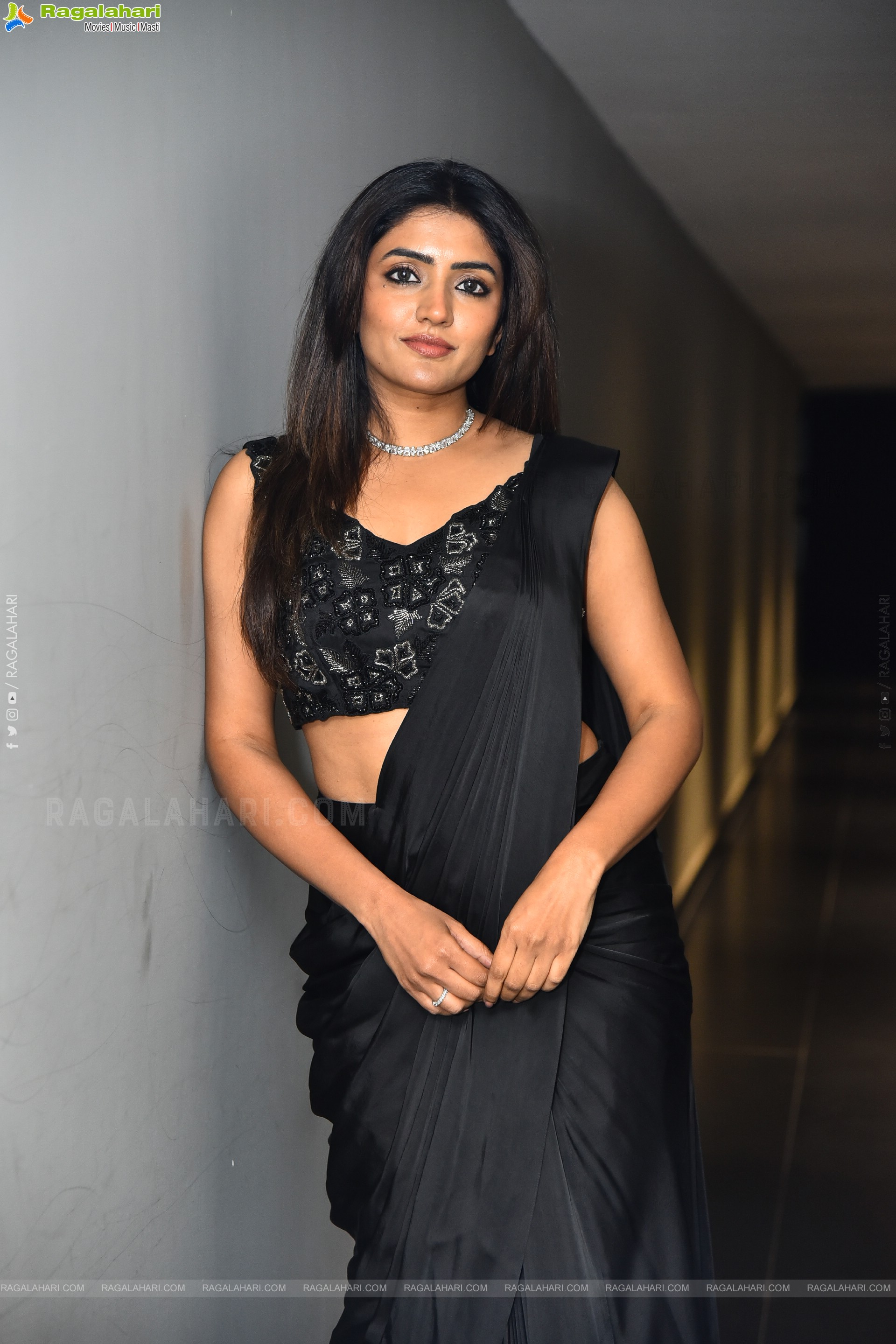 Eesha Rebba stills in Black Saree, HD Gallery