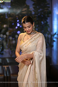 Hebah Patel Latest stills in Saree, HD Gallery