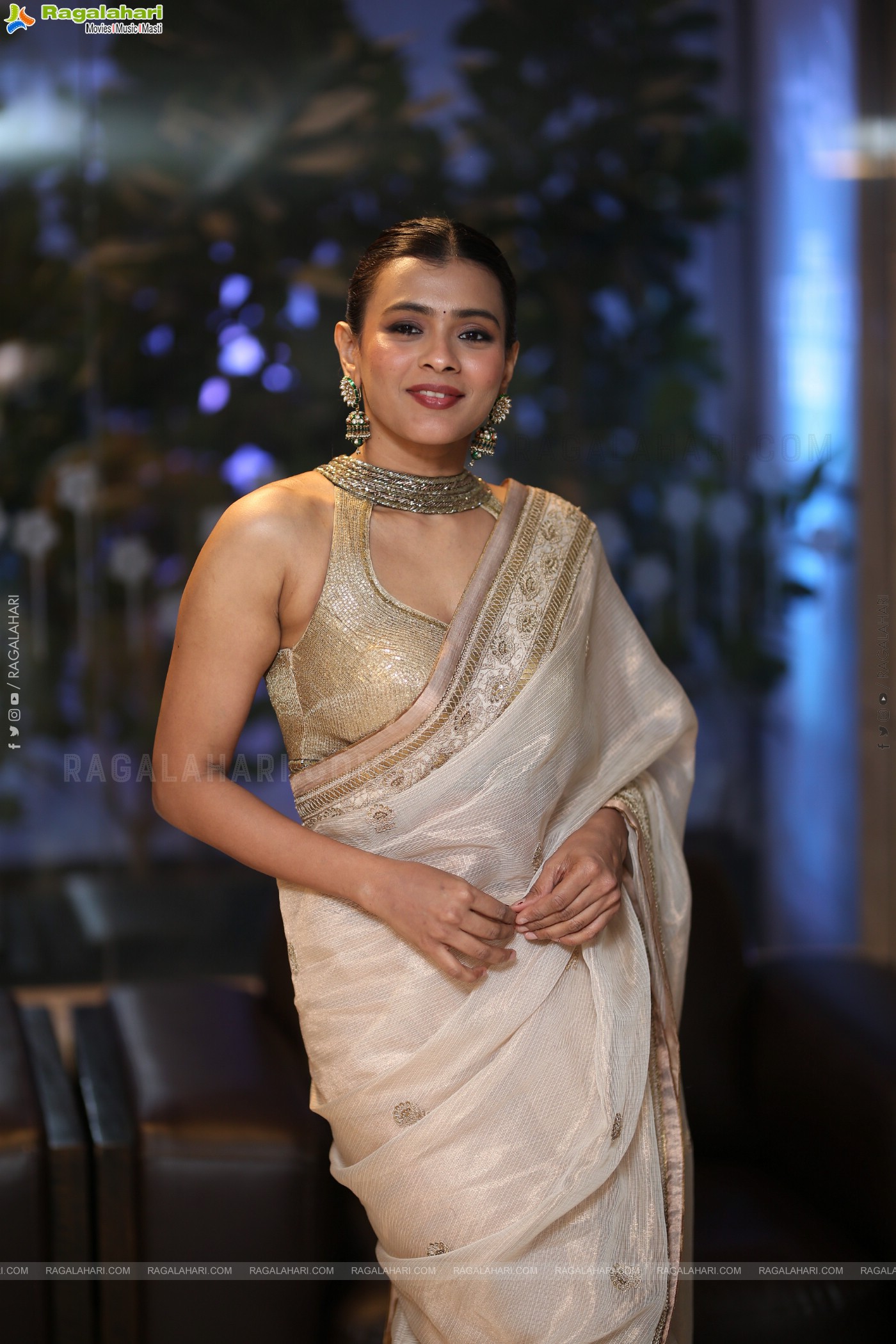 Hebah Patel Latest stills in Saree, HD Gallery