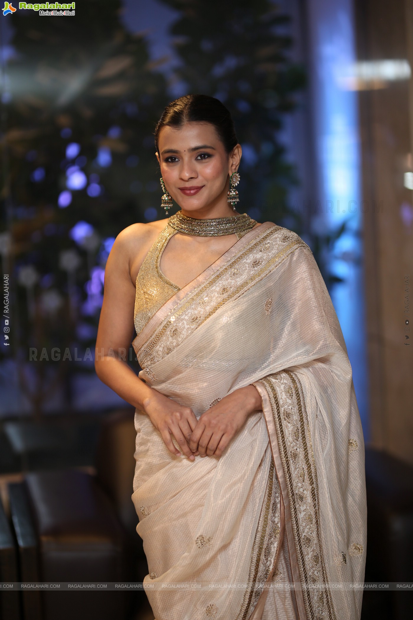 Hebah Patel Latest stills in Saree, HD Gallery