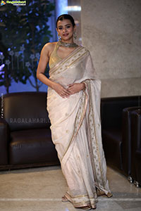 Hebah Patel Latest stills in Saree, HD Gallery