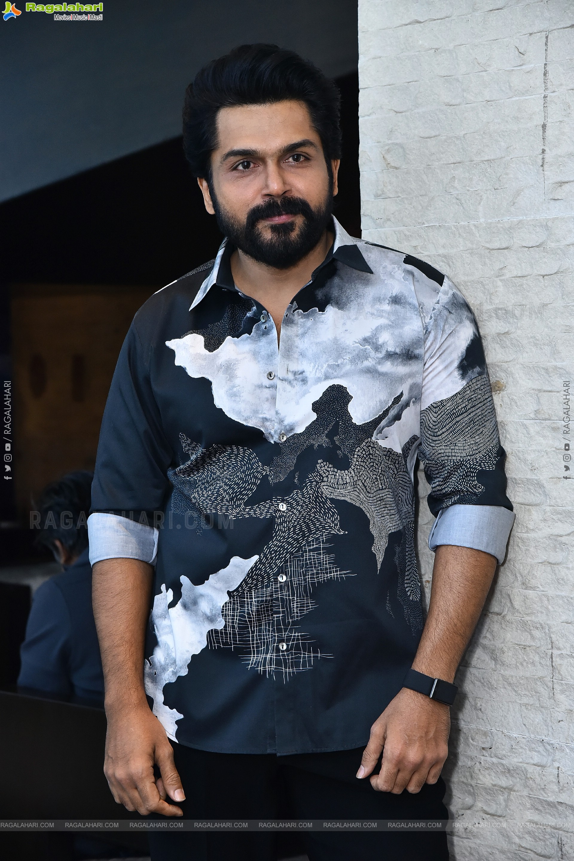 Hero Karthi at Annagaru Vostaru Interview, HD Gallery