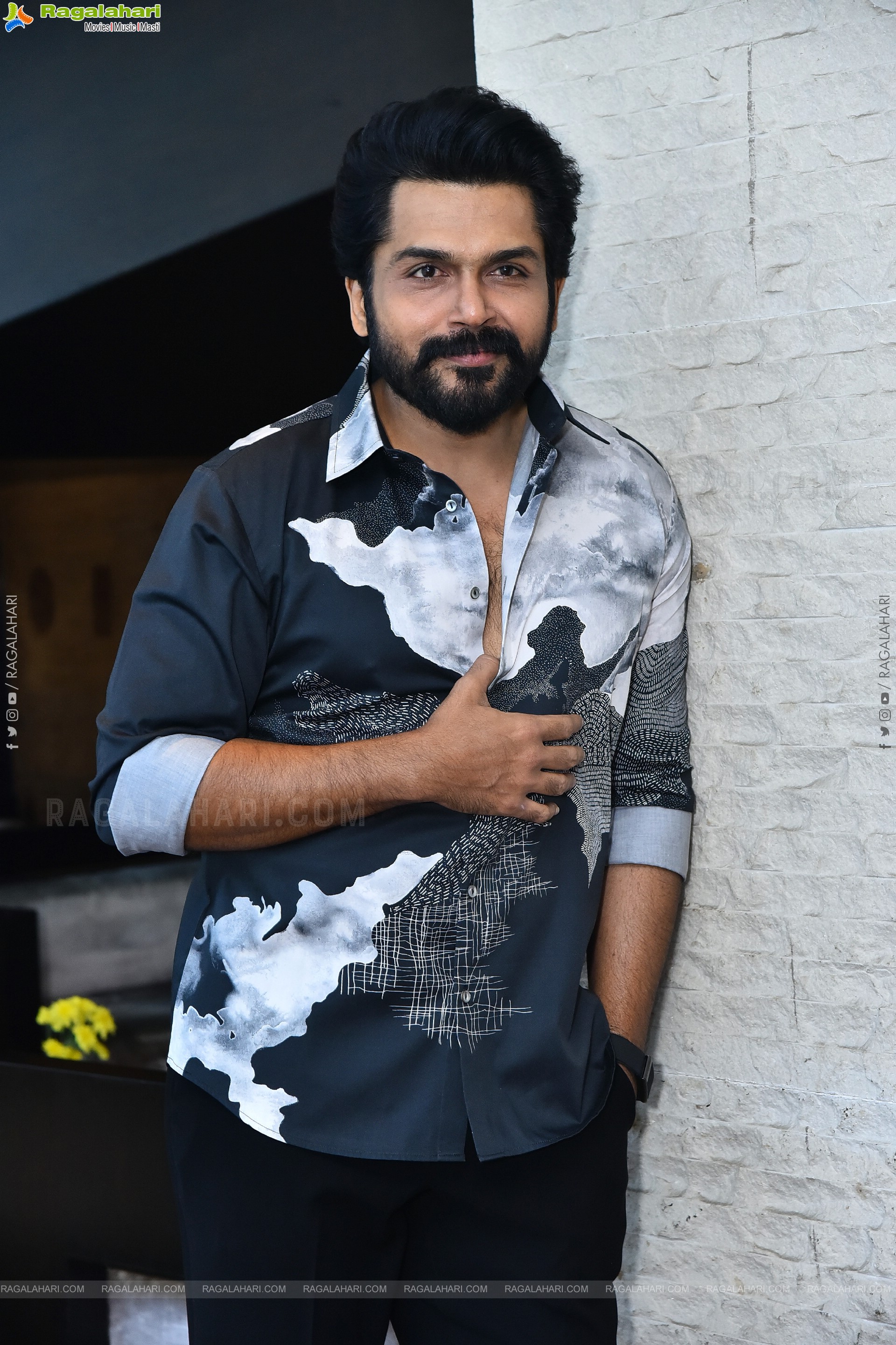 Hero Karthi at Annagaru Vostaru Interview, HD Gallery