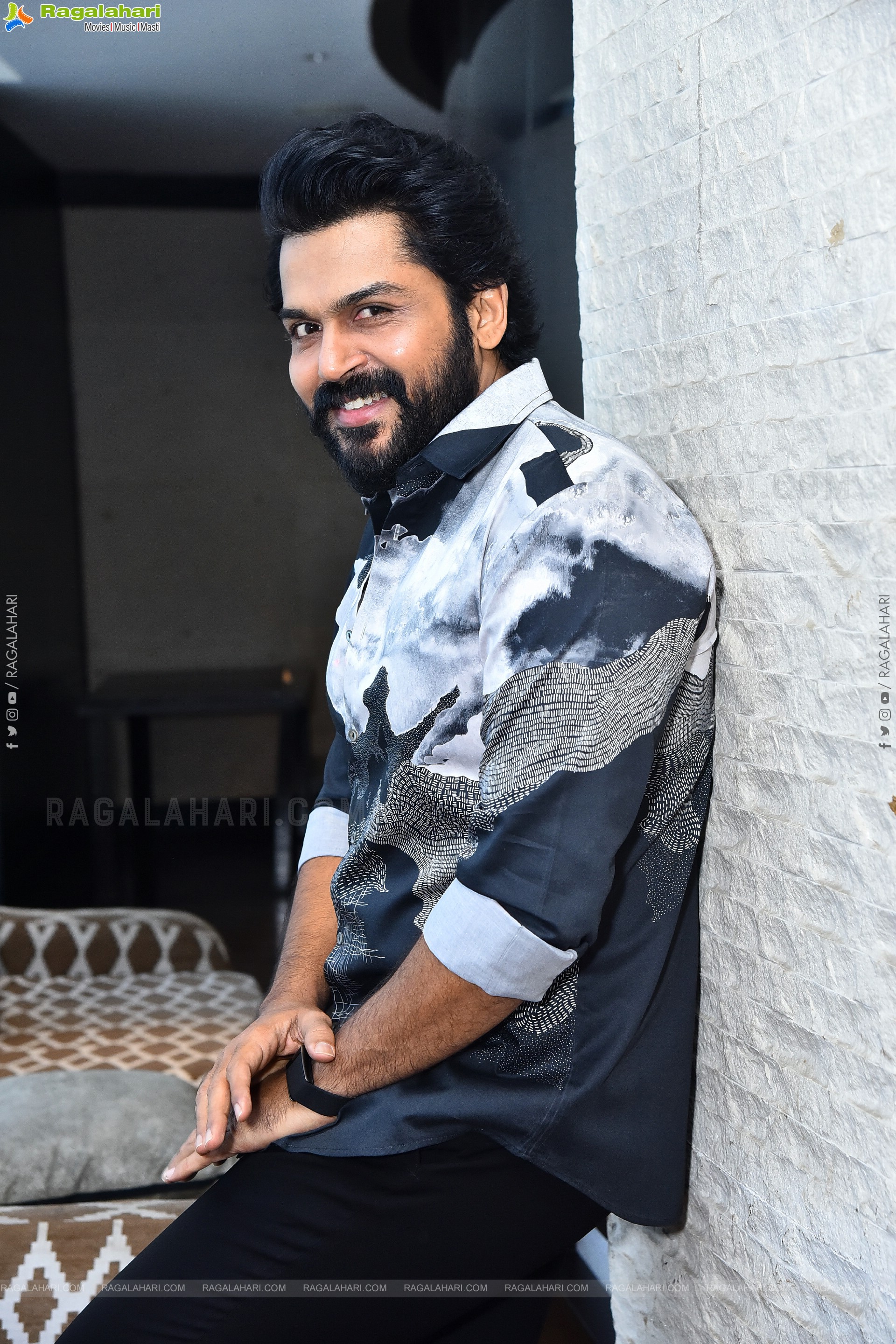 Hero Karthi at Annagaru Vostaru Interview, HD Gallery