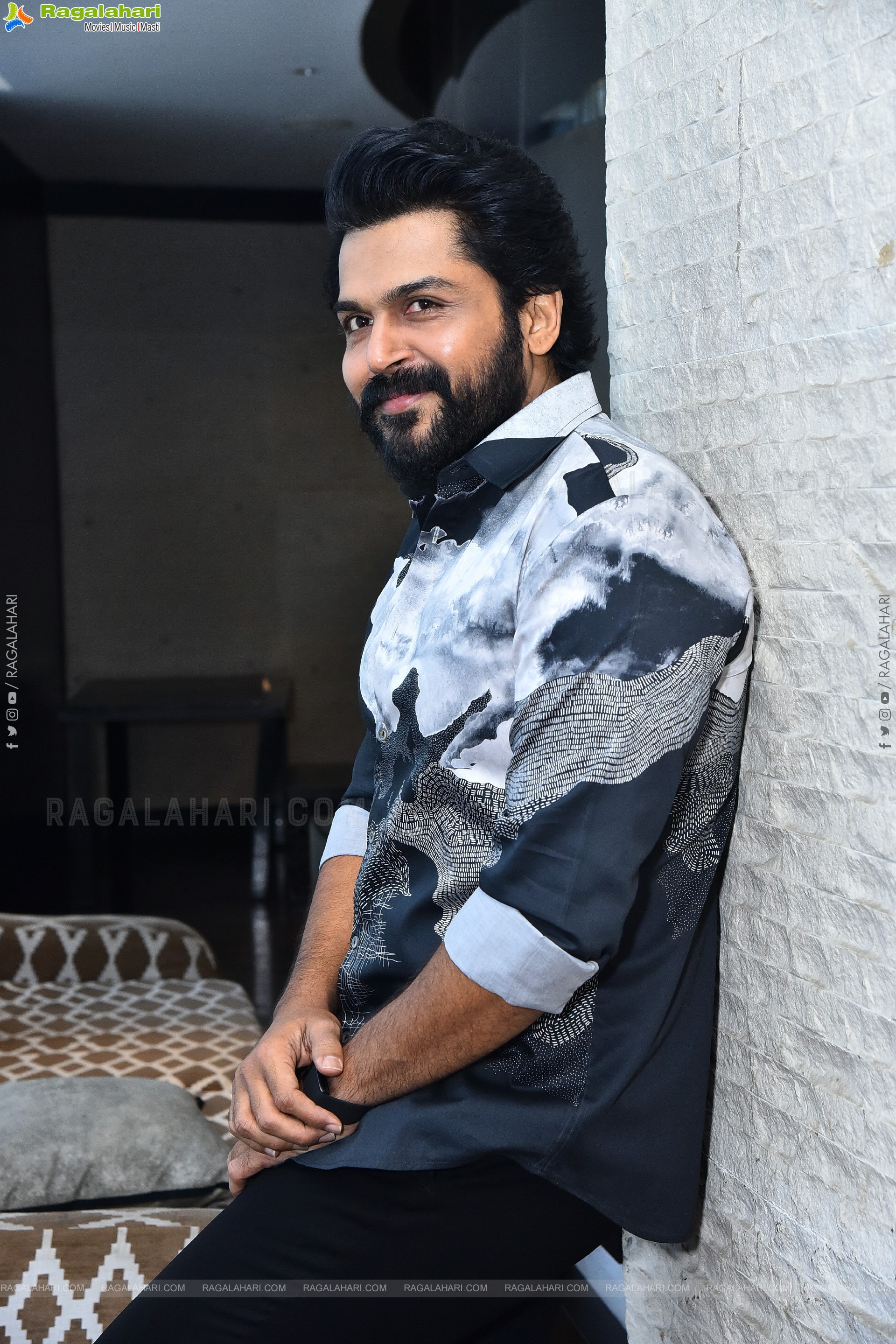 Hero Karthi at Annagaru Vostaru Interview, HD Gallery