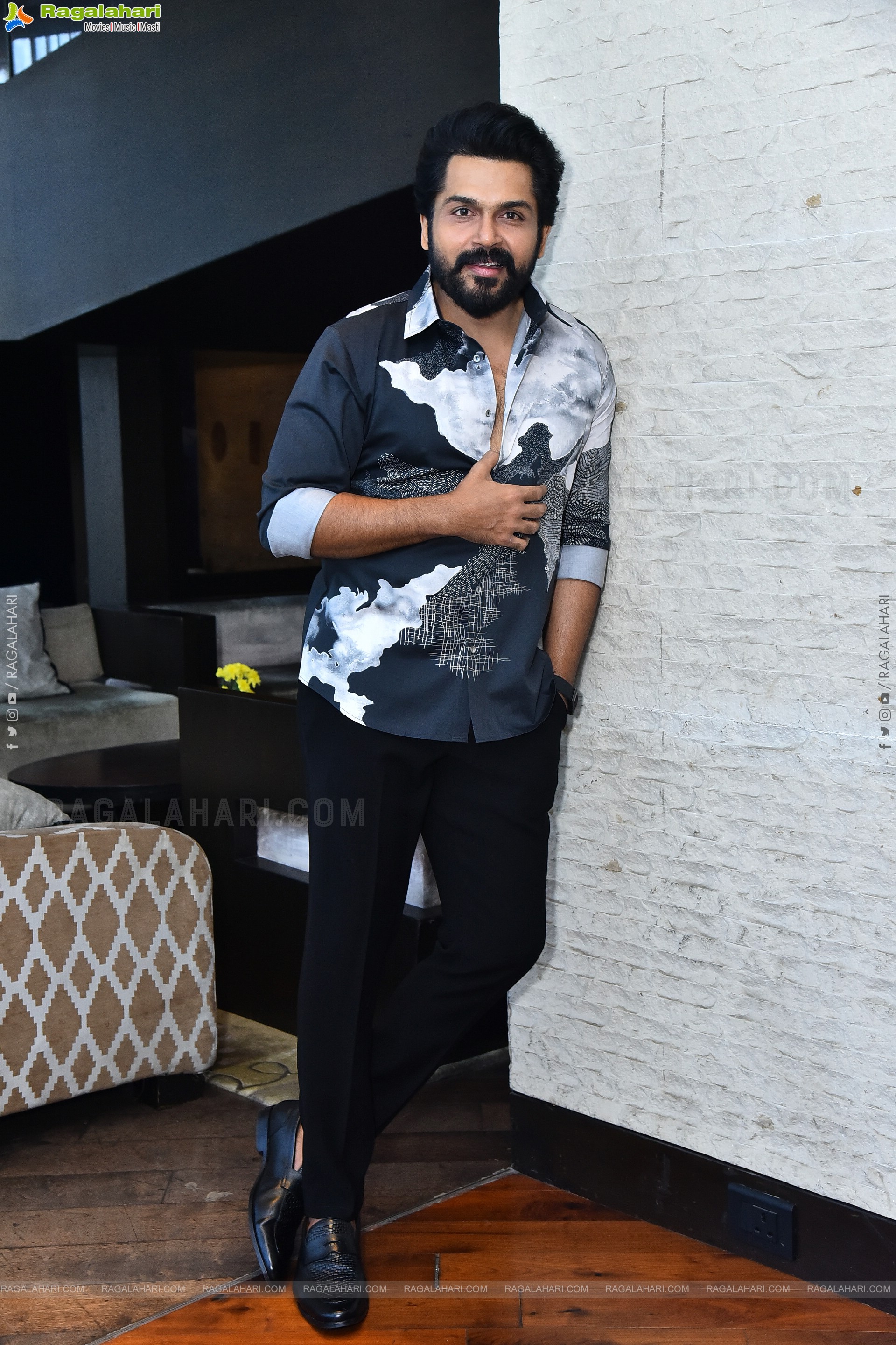 Hero Karthi at Annagaru Vostaru Interview, HD Gallery