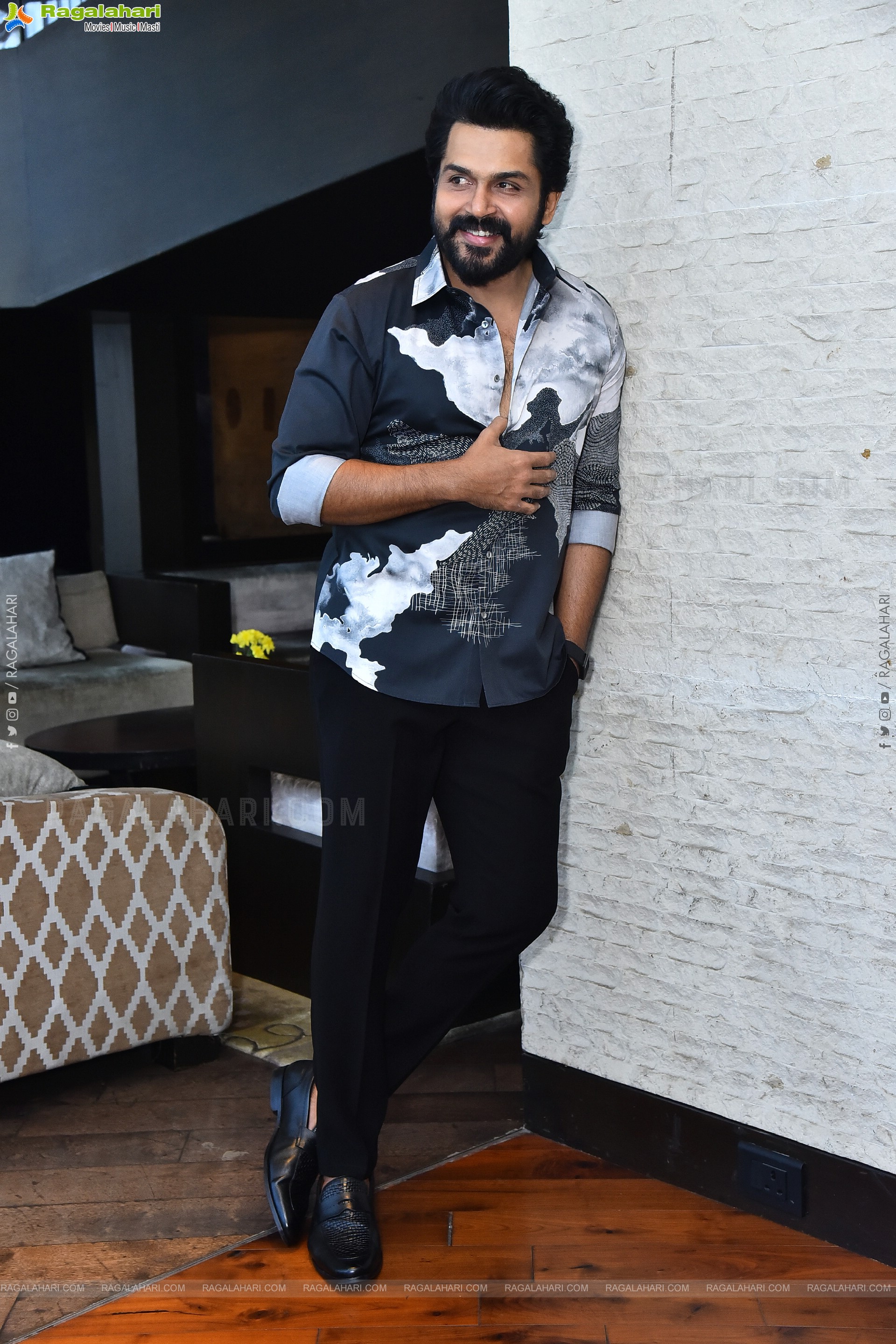 Hero Karthi at Annagaru Vostaru Interview, HD Gallery