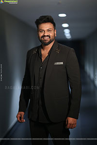 Manchu Manoj at David Reddy Glimpse Launch