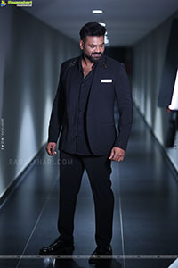 Manchu Manoj at David Reddy Glimpse Launch