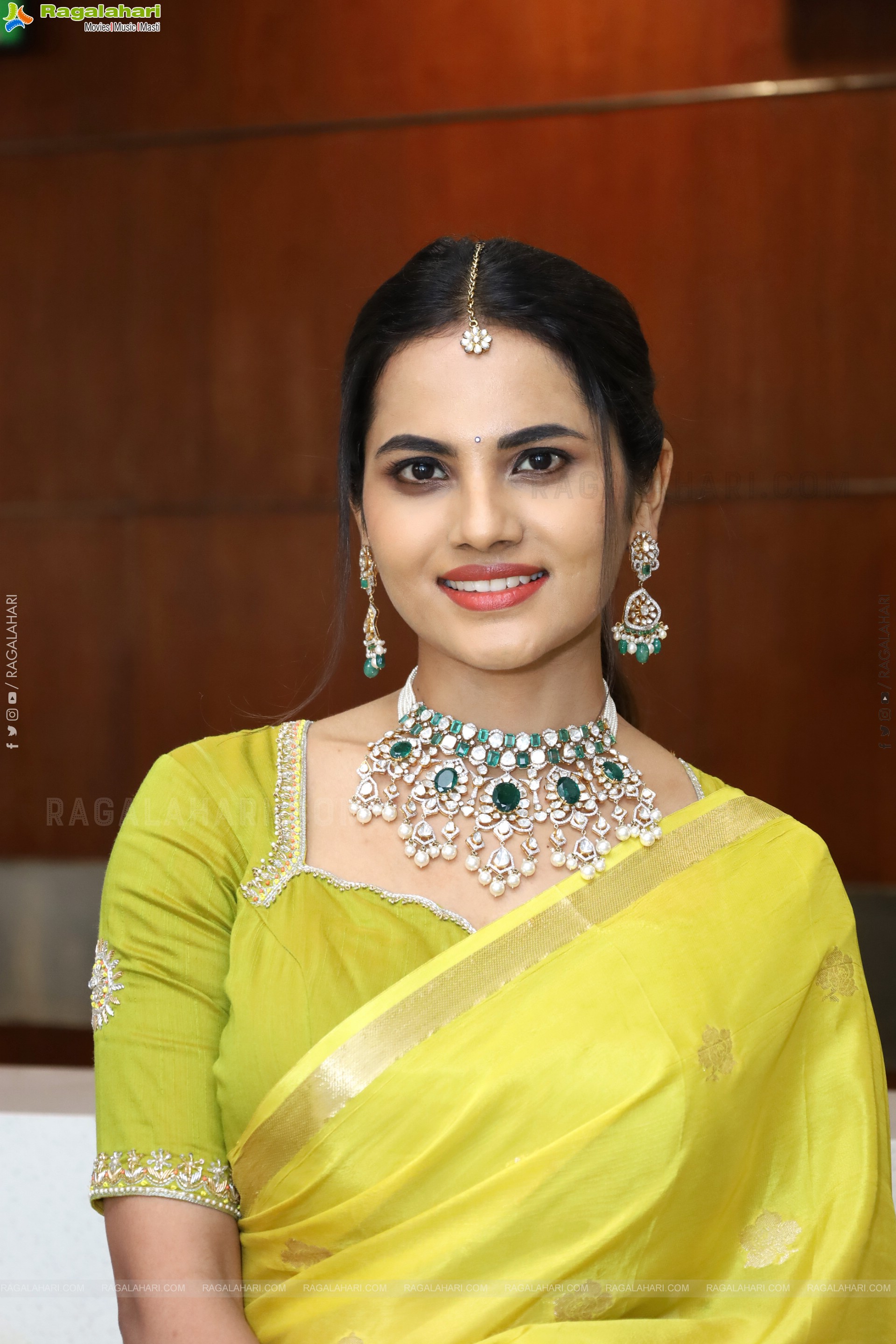 Priyanka Chowdary at Hi Life Jewels Launch, HD Gallery