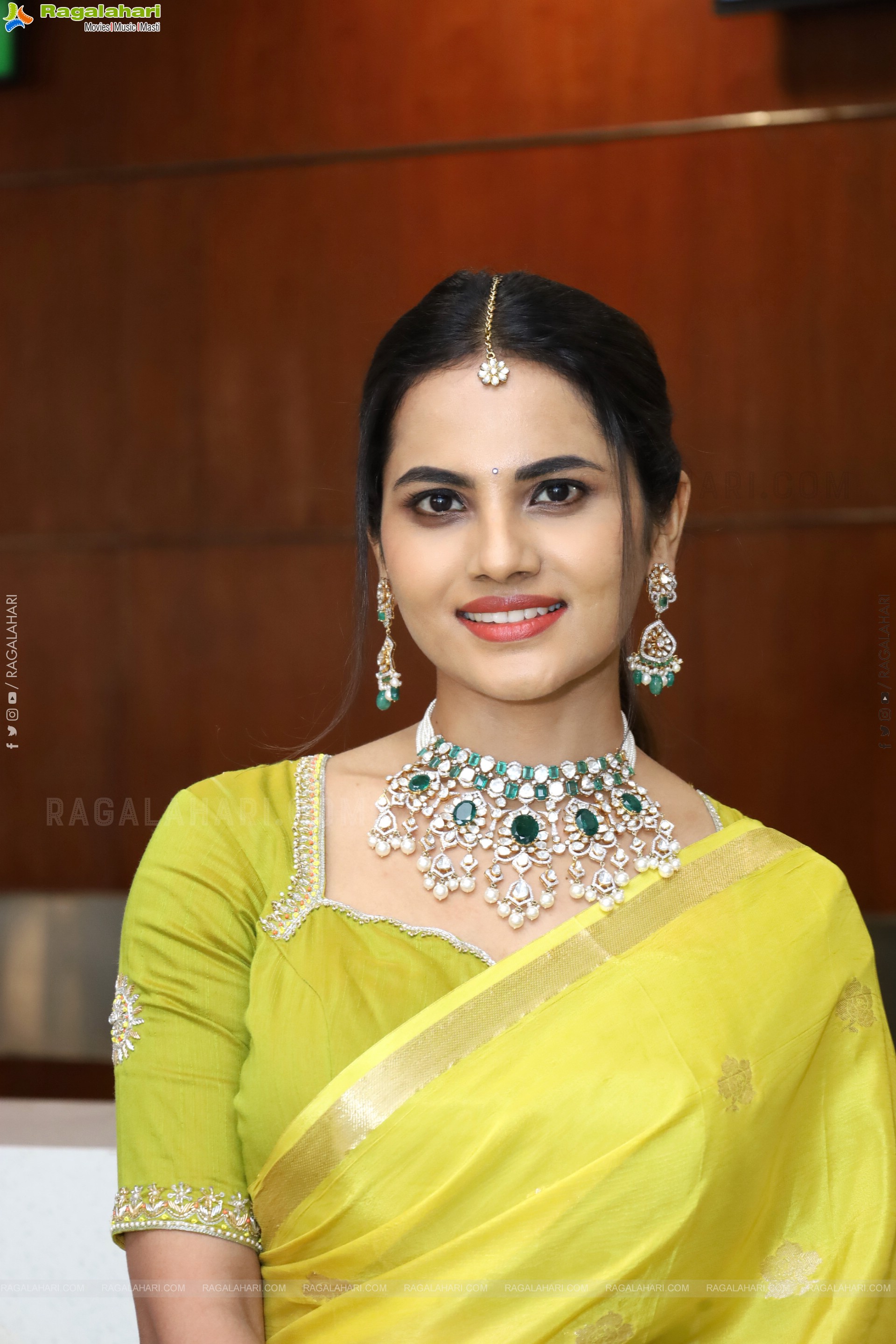 Priyanka Chowdary at Hi Life Jewels Launch, HD Gallery