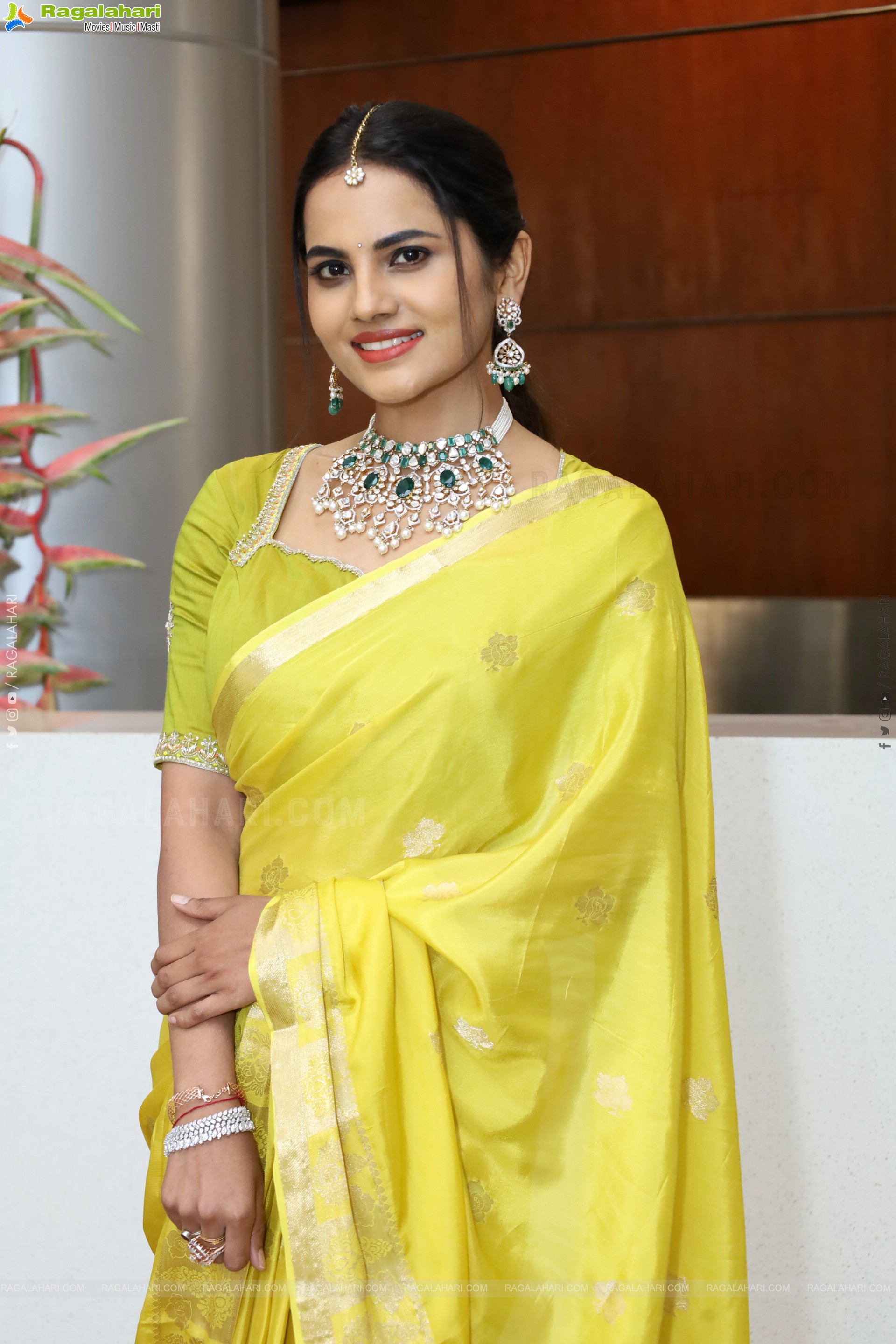 Priyanka Chowdary at Hi Life Jewels Launch, HD Gallery