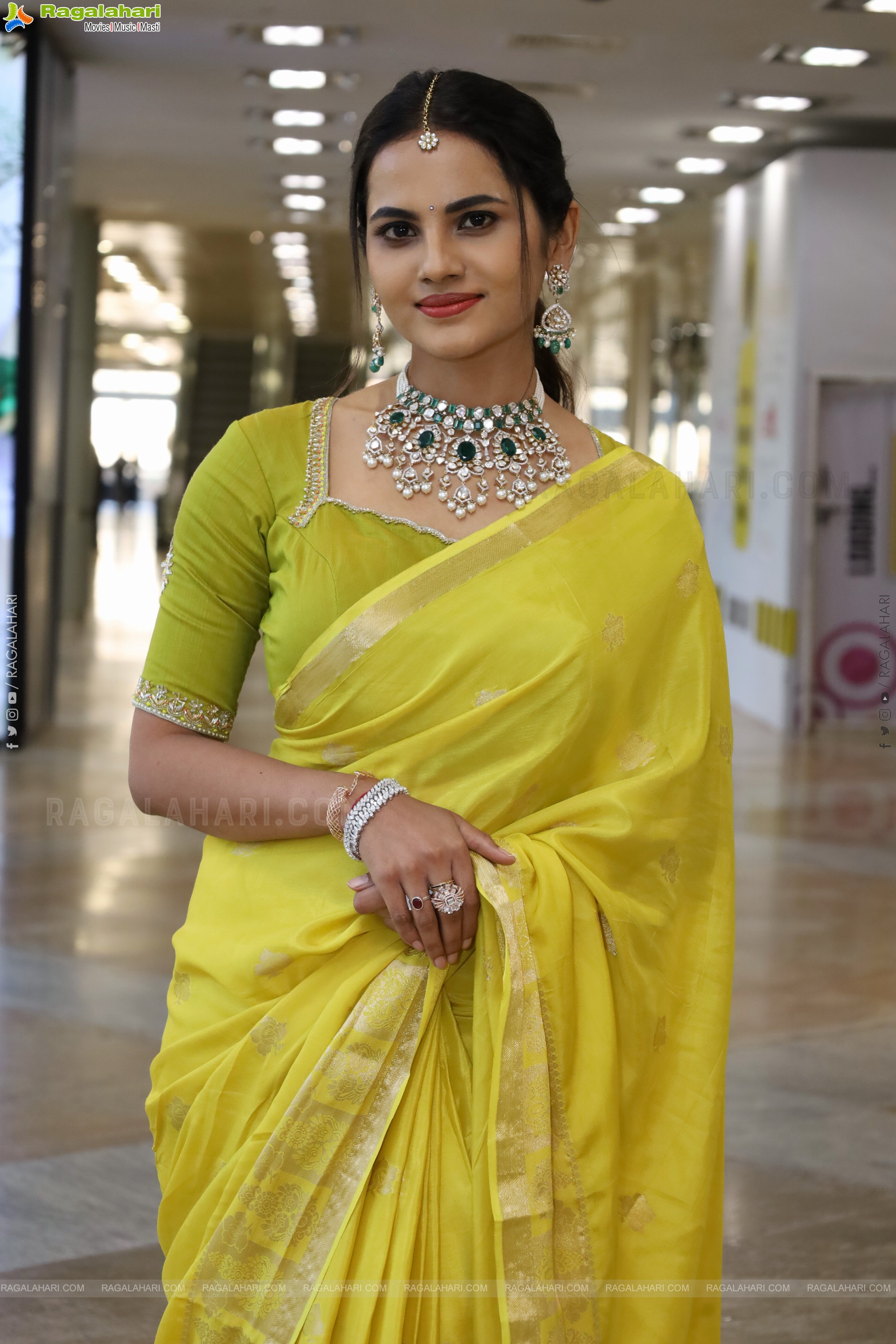 Priyanka Chowdary at Hi Life Jewels Launch, HD Gallery